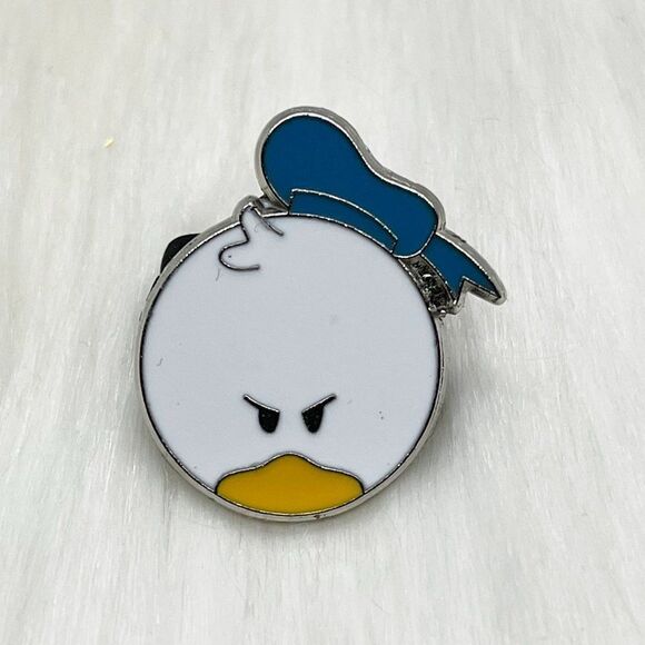 🔮 5/$25 Disney Cute Characters Angry‎ Donald Duck Pin - Picture 1 of 3